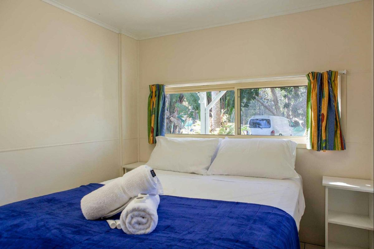 Discovery Parks - Byron Bay - Standard Cabin - Sleeps 2