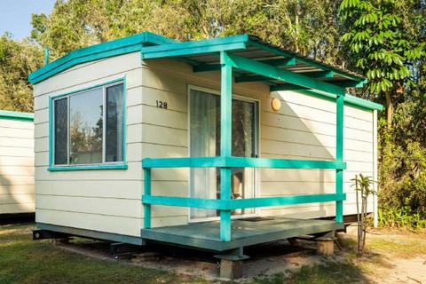 Discovery Parks - Byron Bay - Budget Cabin - Sleeps 2