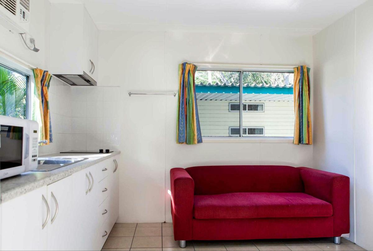 Discovery Parks - Byron Bay - Standard 1 Bedroom Cabin - Sleeps 5