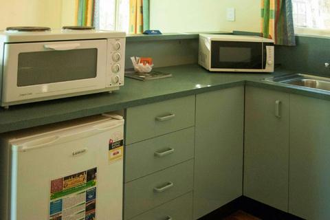 Discovery Parks - Byron Bay - Budget Non-Ensuite Cabin - Sleeps 2