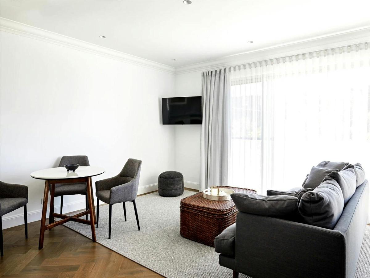 second lounge area and kitchen, which extends easily to the adjacent oversized terrace