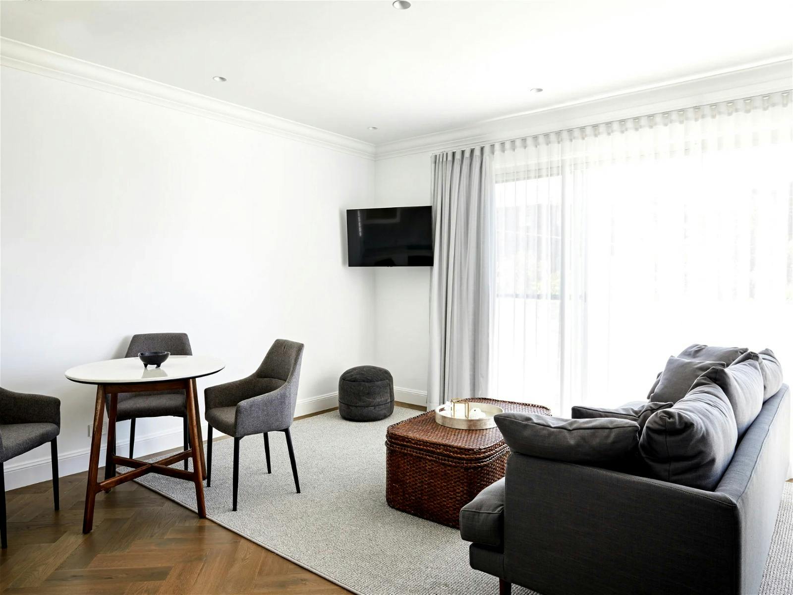 second lounge area and kitchen, which extends easily to the adjacent oversized terrace