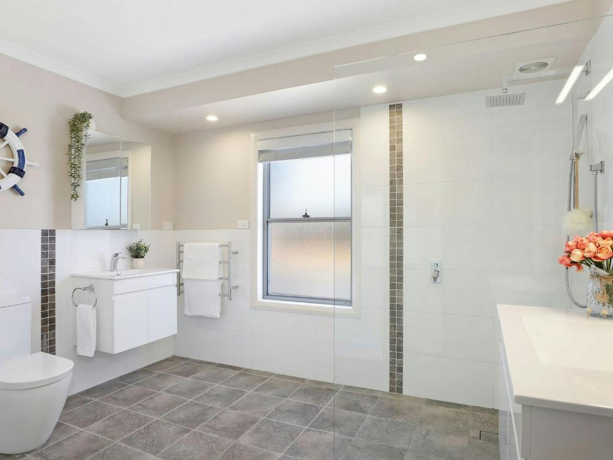 Coastal Bungalow | Bathroom