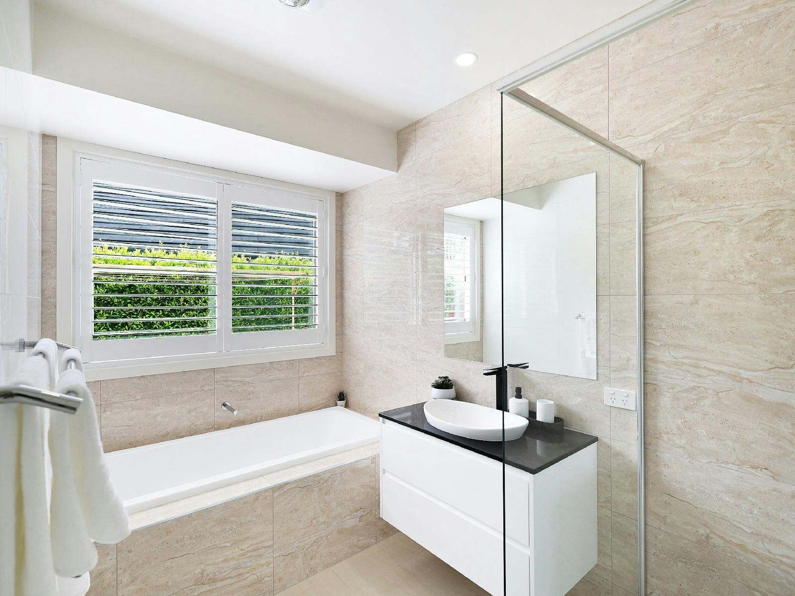 Casa Barnhill bathroom with bath tub