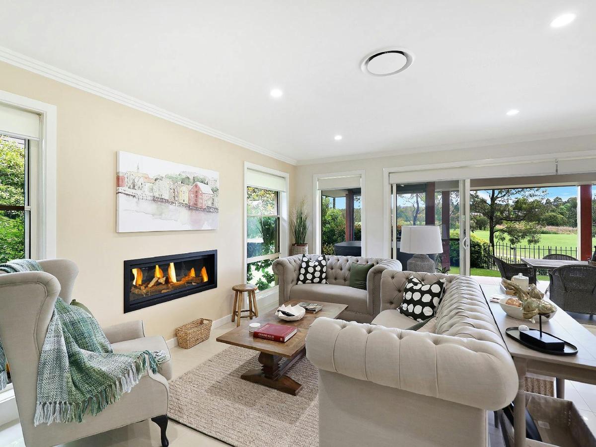 Casa Barnhill lounge room with fireplace