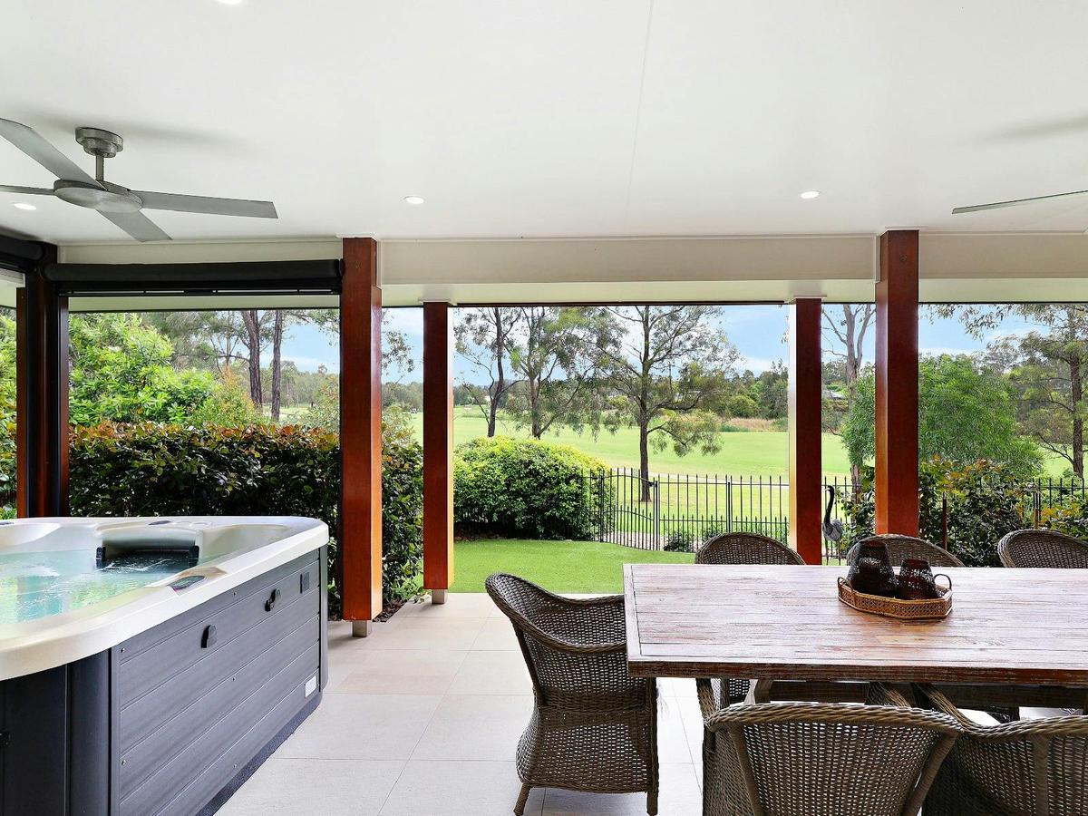 Casa Barnhill outdoor spa and dining area