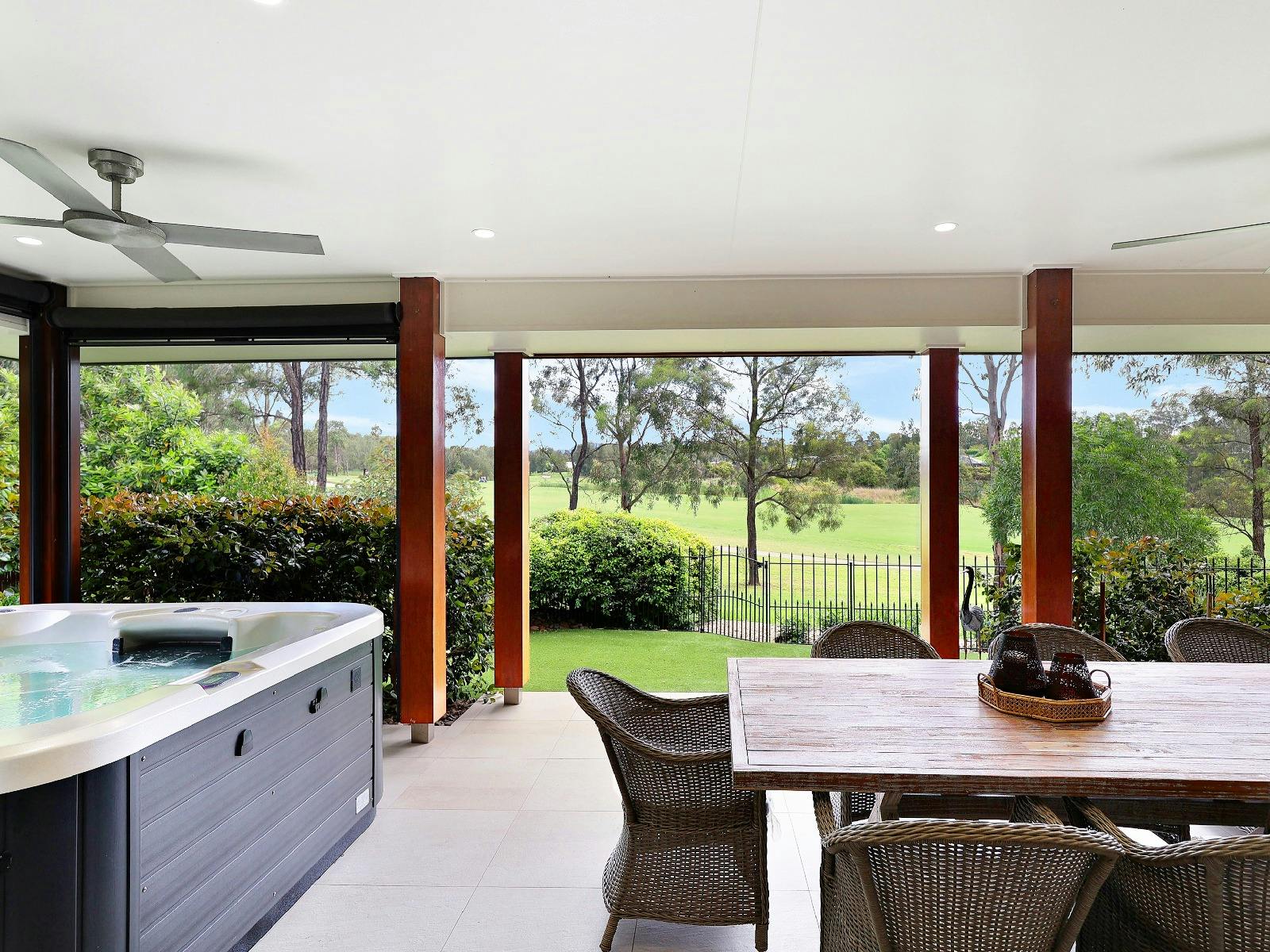 Casa Barnhill outdoor spa and dining area