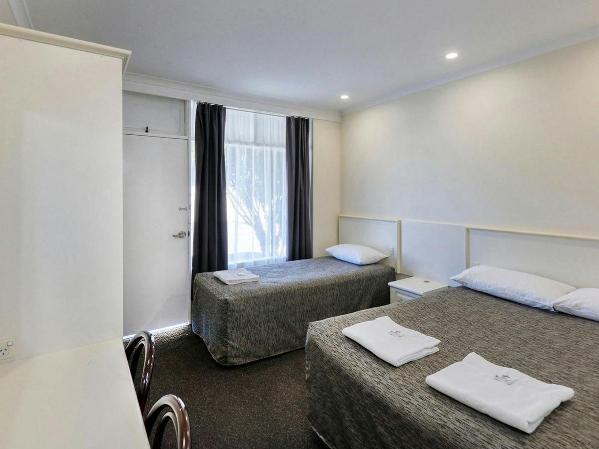 Coachman Hotel Motel Double Twin Room