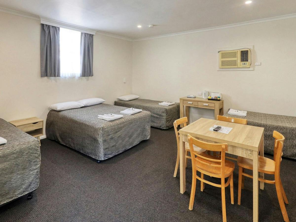 Coachman Hotel Motel Family Room