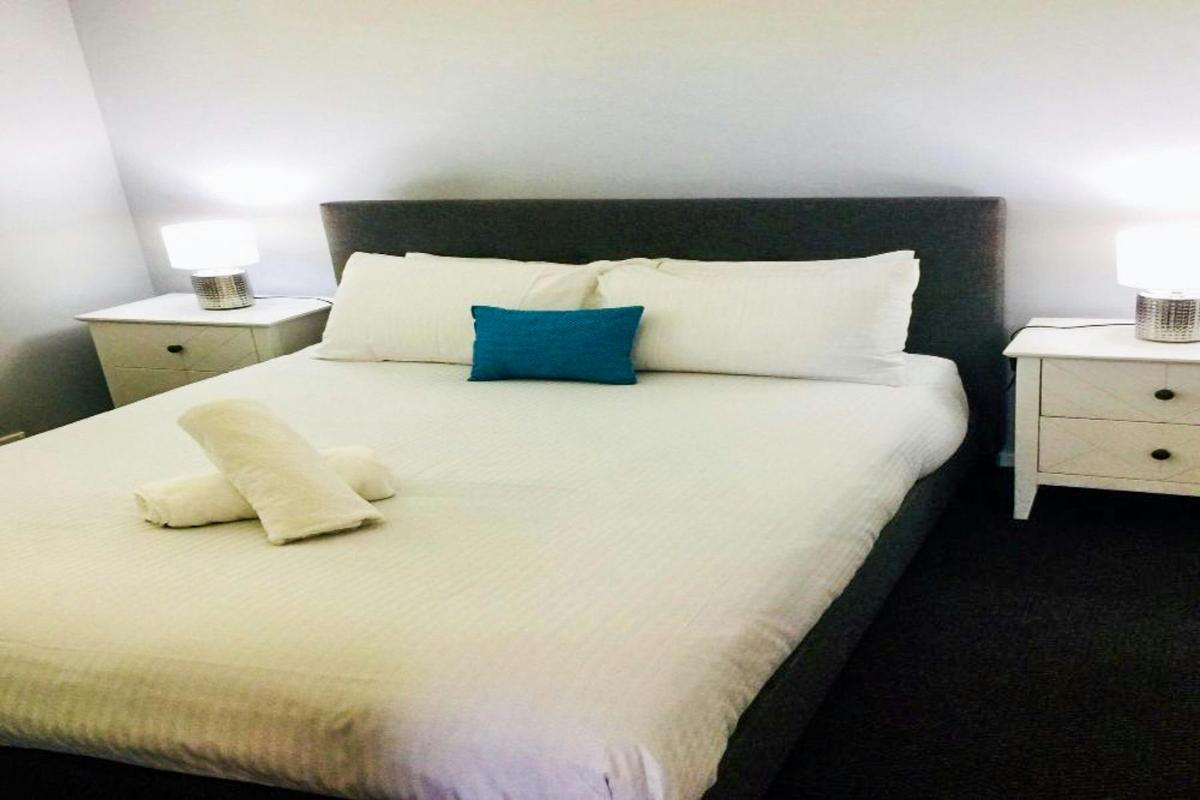 Bedroom with queen bed