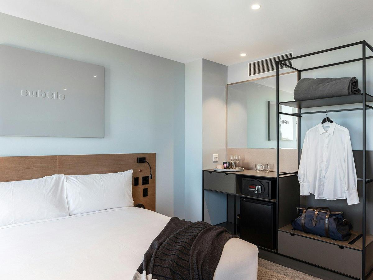 Premium Economy Room