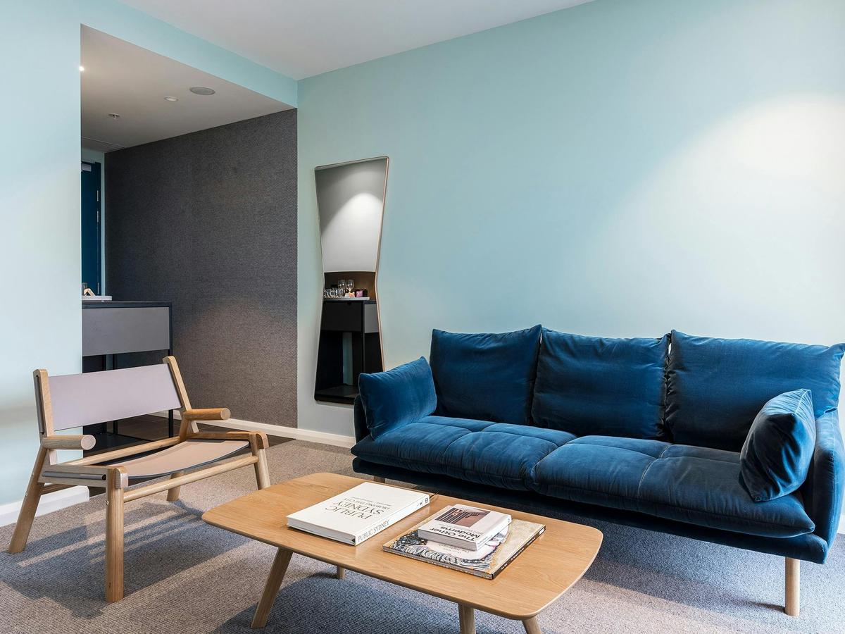 First Class Room Lounge