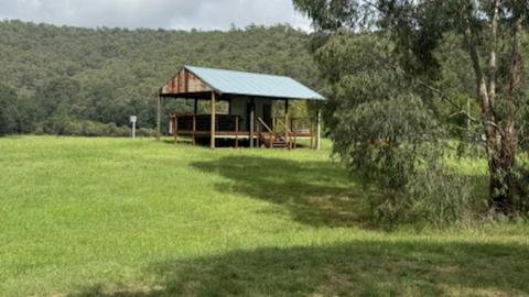 Colo River Hut
