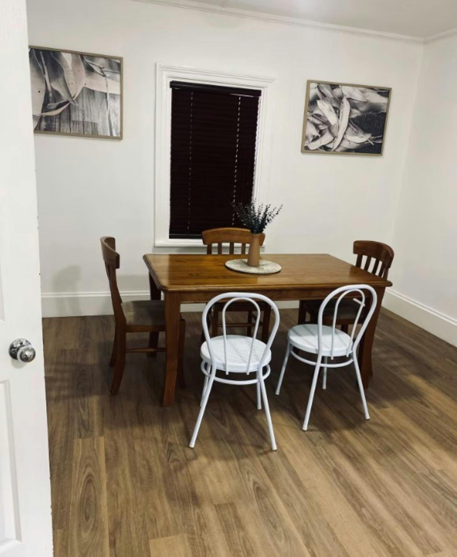 Crookwell  Cottage dining area