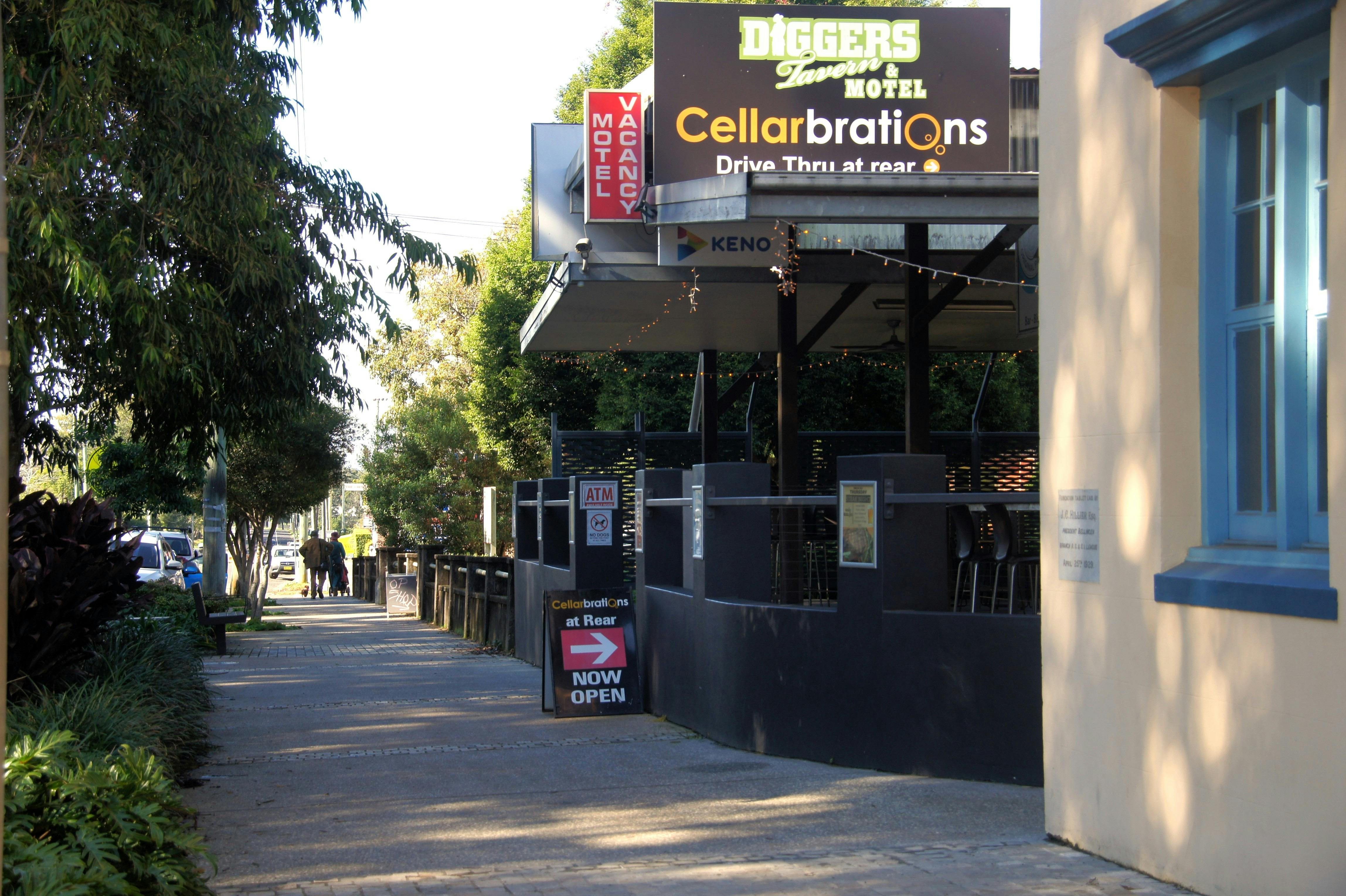 Diggers Tavern from Hyde Street