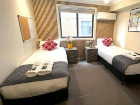 TWIN BED ROOM