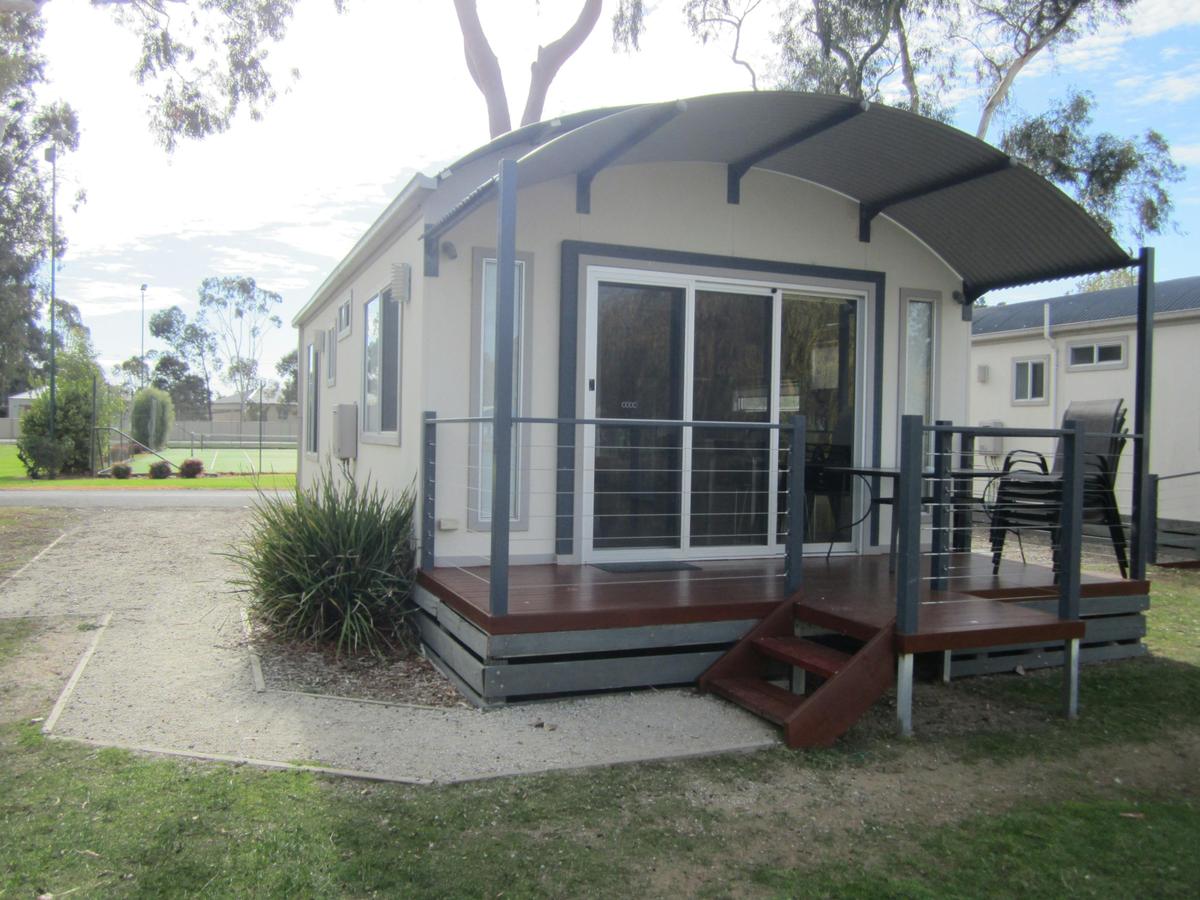 Deluxe 2 Bedroom Cabin - Sleeps 4
