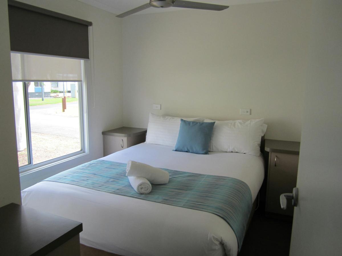 Deluxe 2 Bedroom Cabin - Sleeps 4