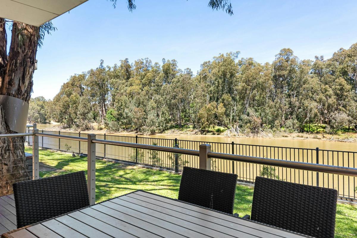 Deluxe 2 Bedroom Cabin - Sleeps 5