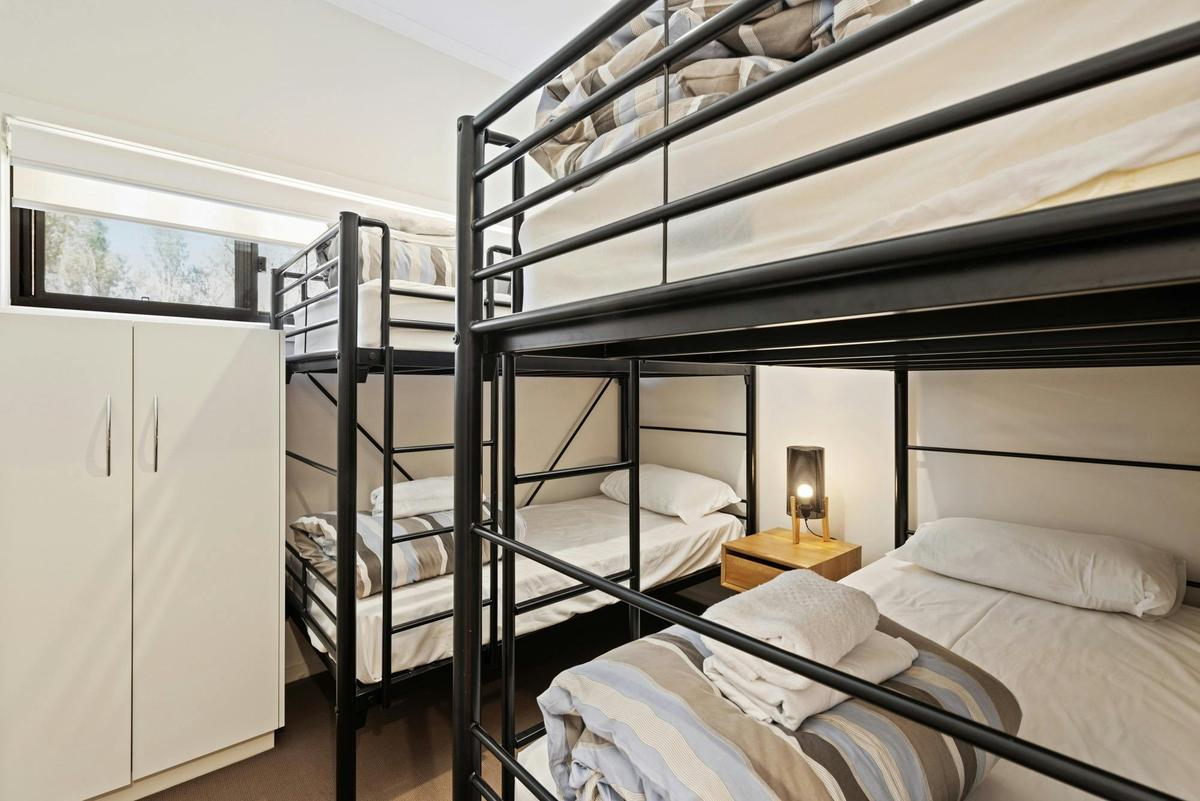 Deluxe 2 Bedroom Waterfront Cabin - Sleeps 6