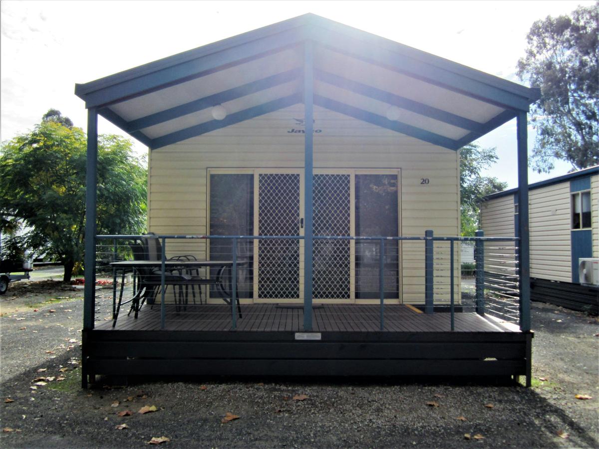 Superior 3 Bedroom Cabin - Sleeps 7