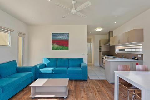 Deluxe 2 Bedroom Cabin - Sleeps 6