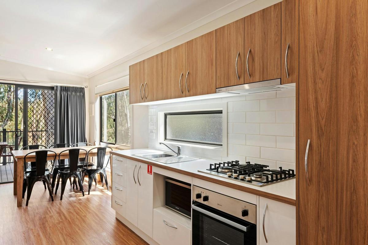 Deluxe 2 Bedroom Waterfront Cabin - Sleeps 6