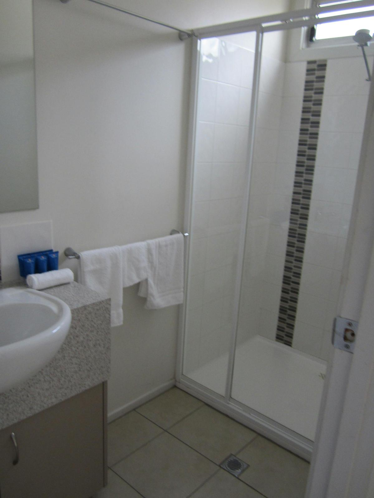 Deluxe 2 Bedroom Cabin - Sleeps 4