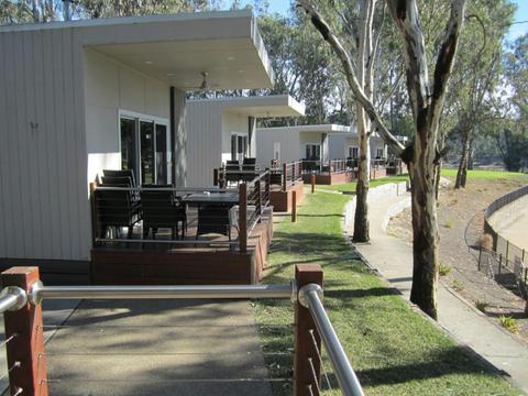Deluxe 3 Bedroom Marina Cabin - Sleeps 7
