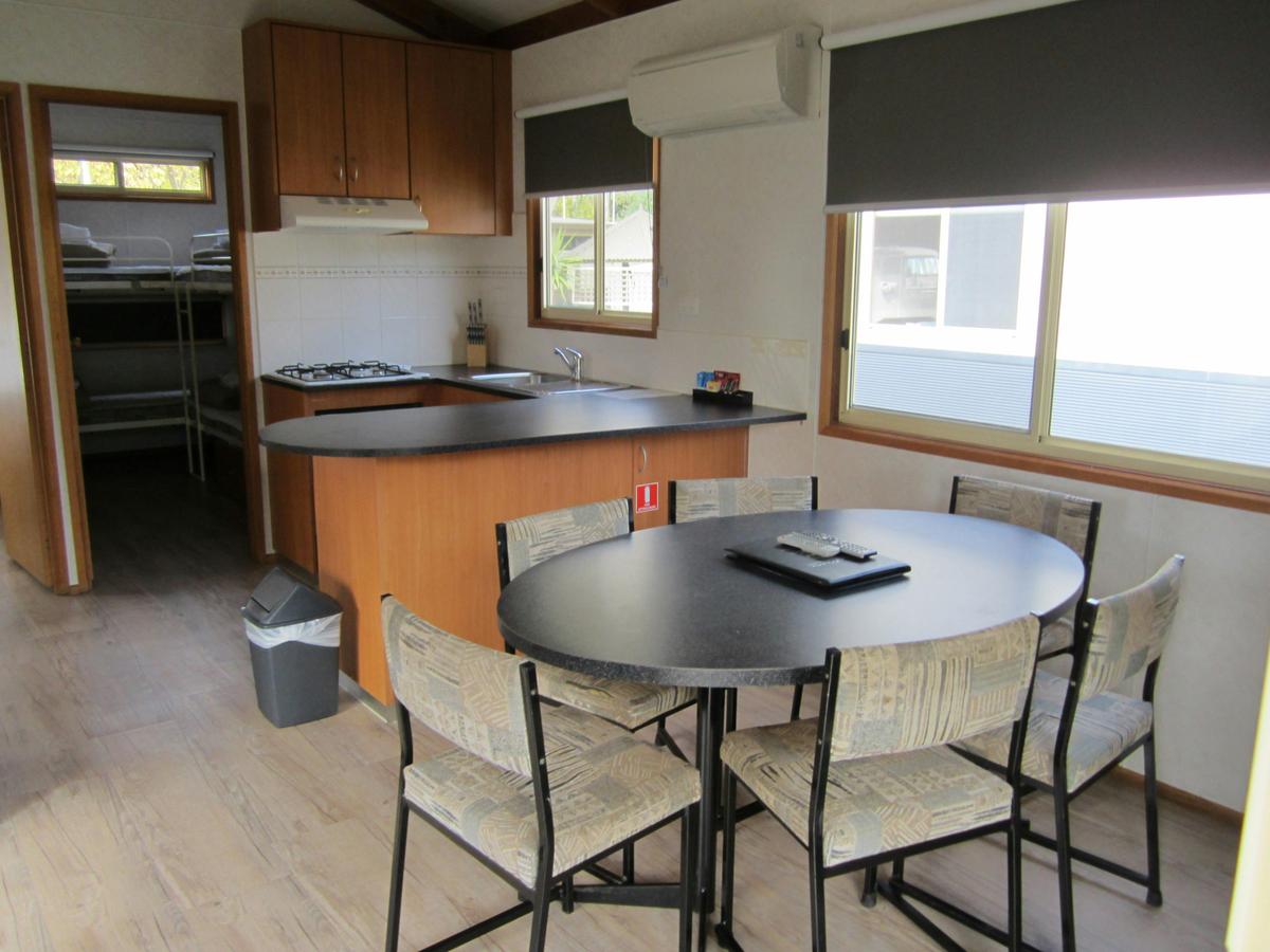 Superior 2 Bedroom Cabin - Sleeps 6