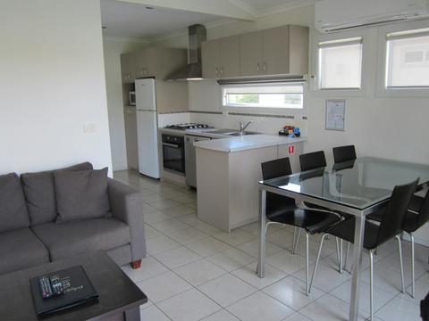Deluxe 2 Bedroom Cabin - Sleeps 4
