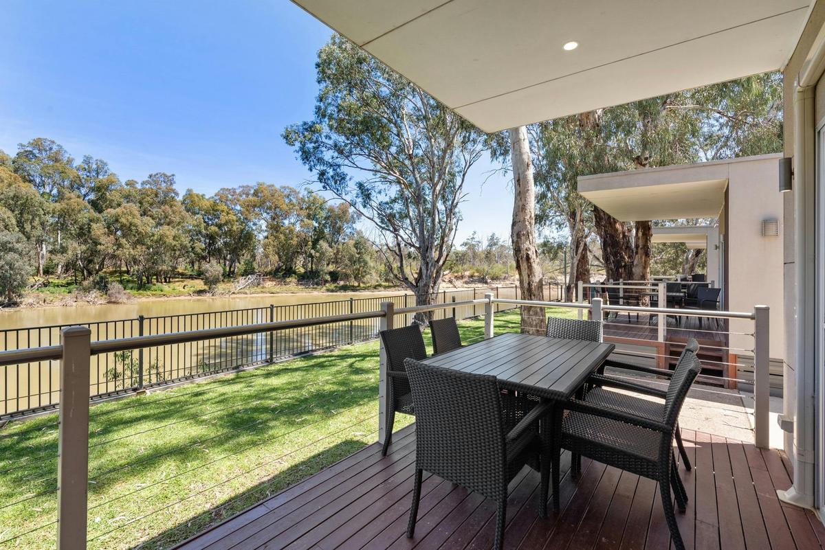 Deluxe 2 Bedroom Cabin - Sleeps 5