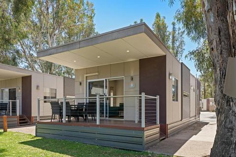 Deluxe 2 Bedroom Cabin - Sleeps 5