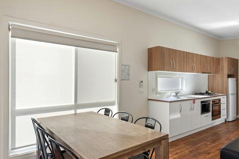 Deluxe 2 Bedroom Waterfront Cabin - Sleeps 5