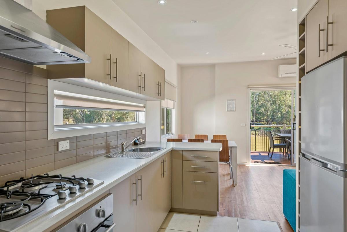Deluxe 2 Bedroom Cabin - Sleeps 6
