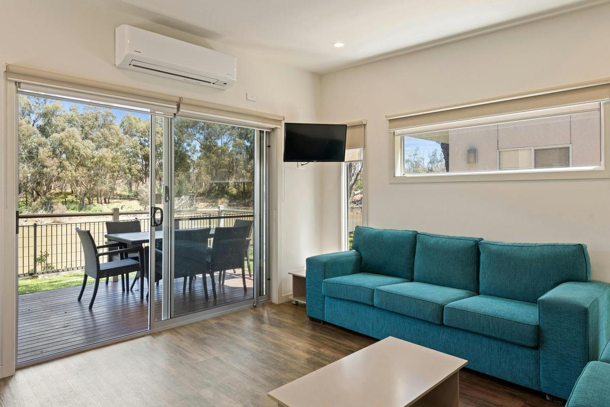 Deluxe 2 Bedroom Cabin - Sleeps 5