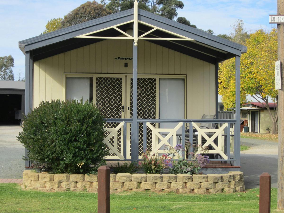 Superior 2 Bedroom Cabin - Sleeps 6