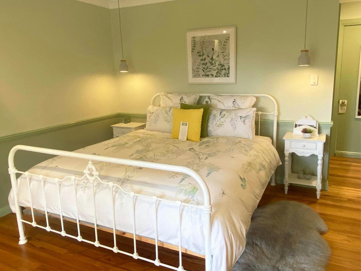 Cobark Suite offers a king bed with luxury linens