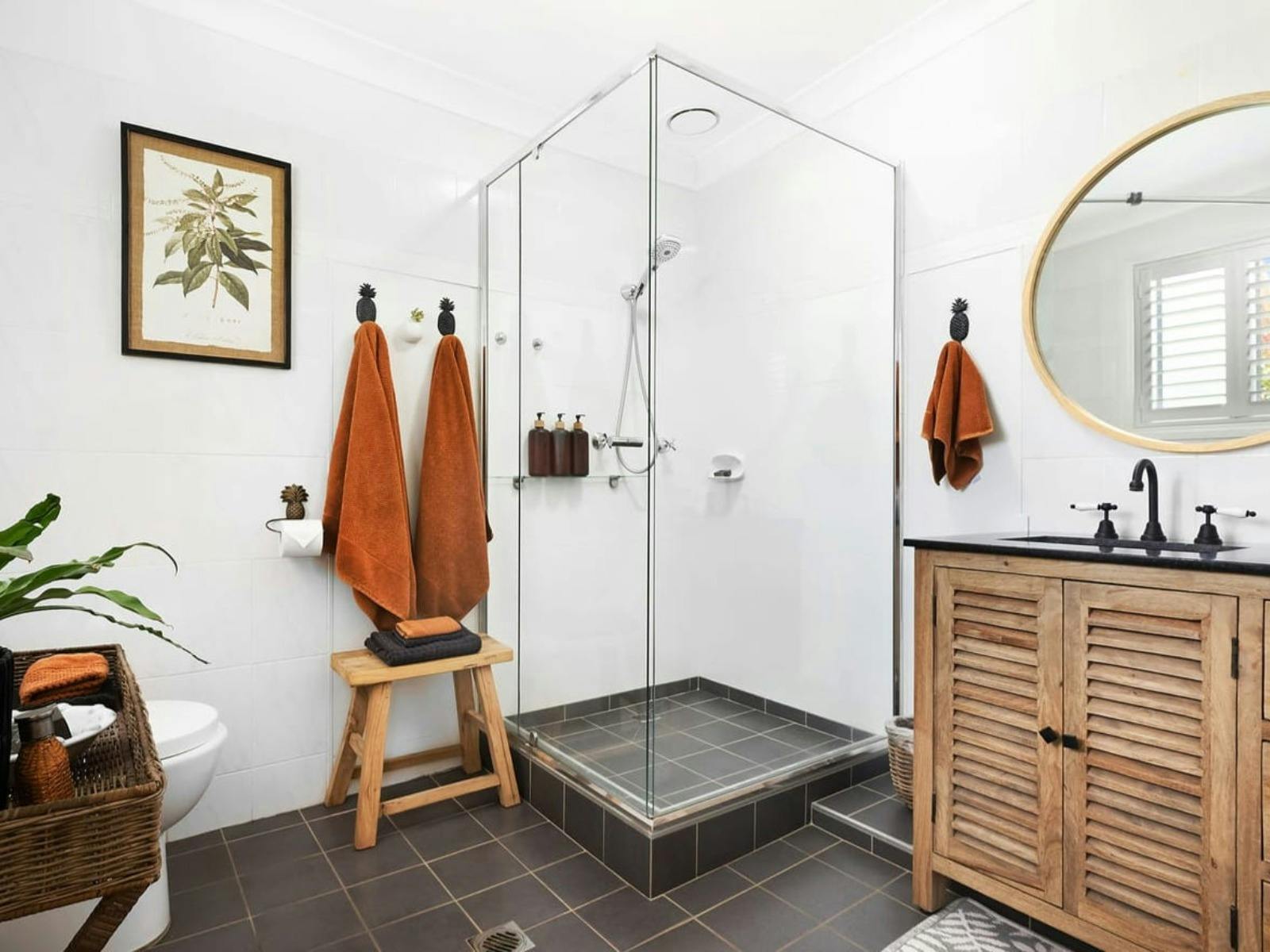 Modern Bathroom at Cosy Luxe Villa