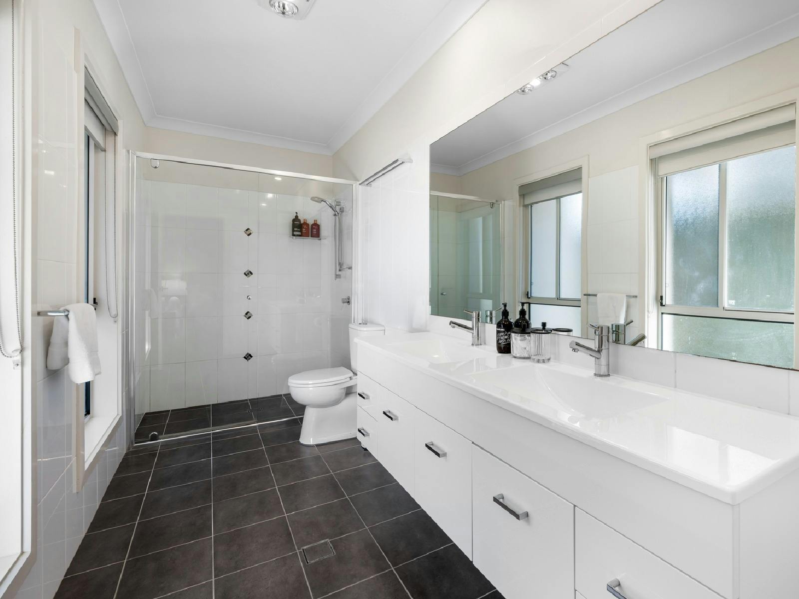 Cypress Point Lodge bathroom