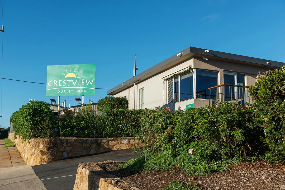 Entrance to Crestview Tourist Park