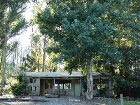 Perfect for a large group. secluded in a privet part of Coolendel.