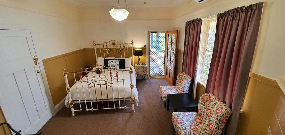 Room 3 - Queen Room