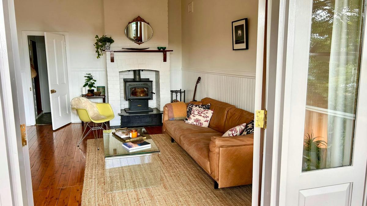 Slow down with Kanimbla Valley views or unwind by the fire while relaxing on the lounge.
