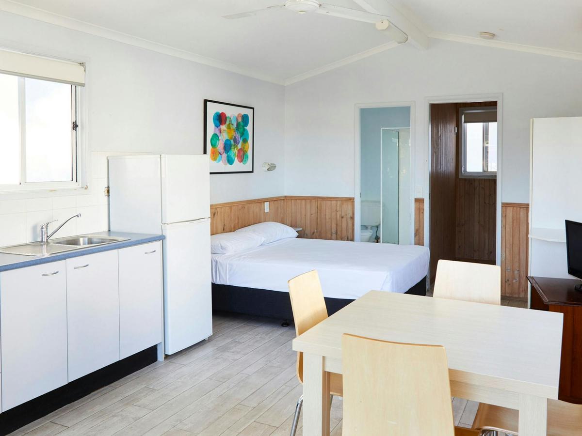 NRMA_CH-Lakeside-Cabin