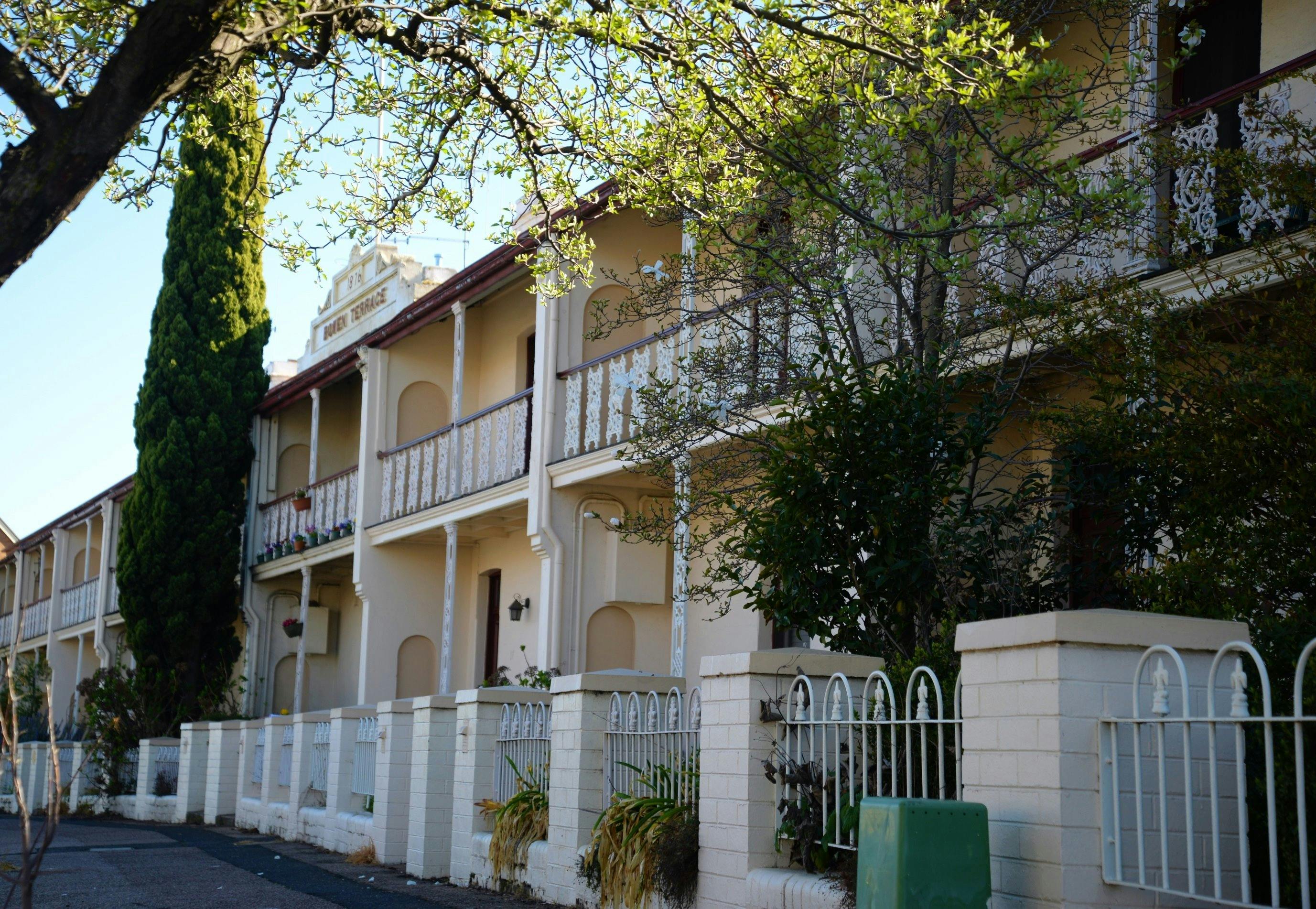 Bowen Terrace, Orange