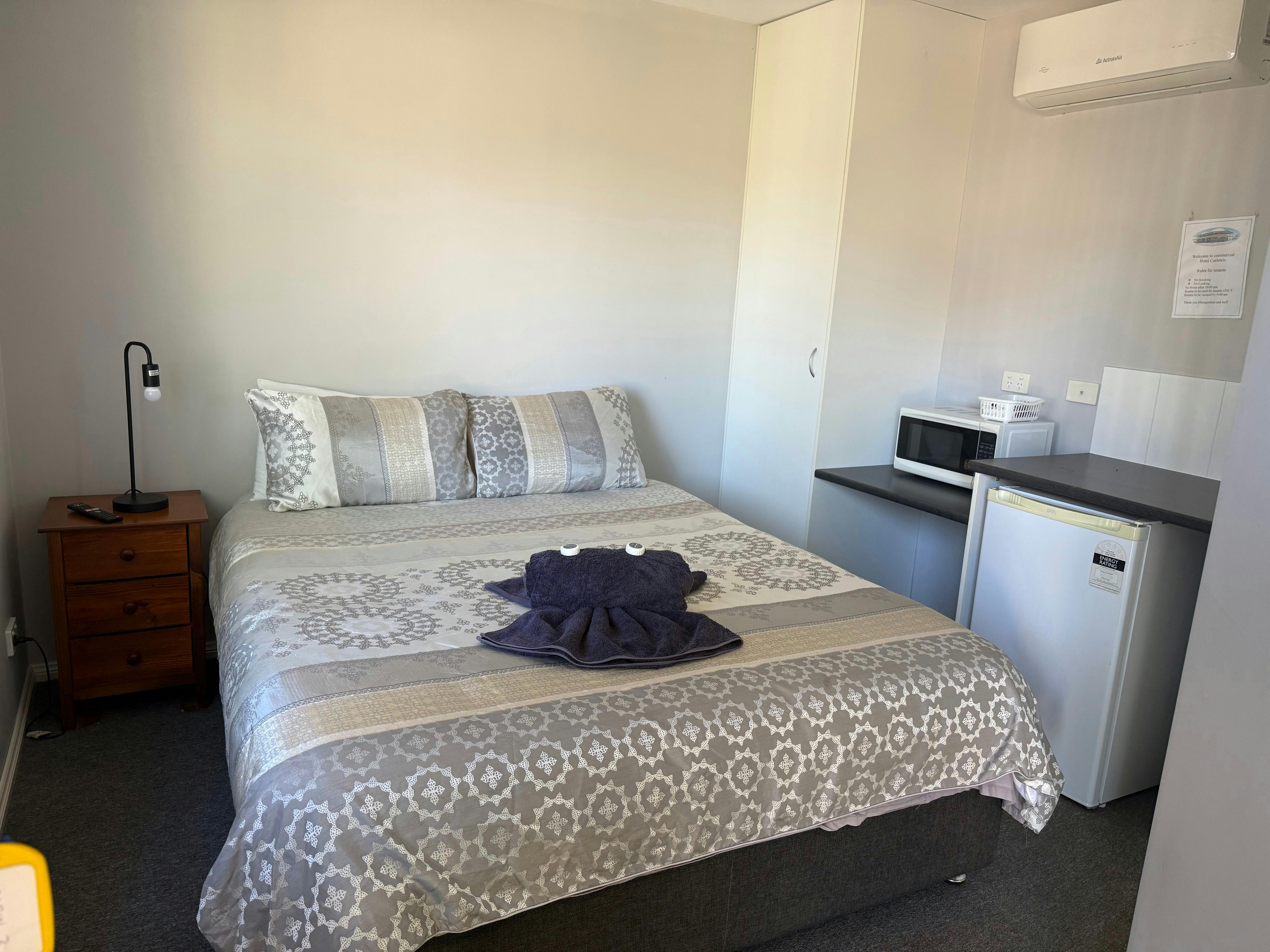 Donga Accomodation Queen Room