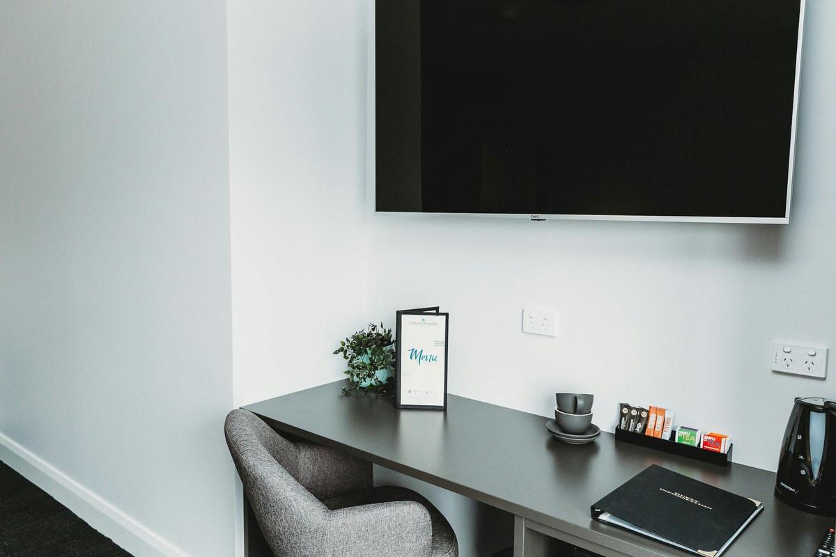 Coniston Hotel Wollongong - King Balcony Room