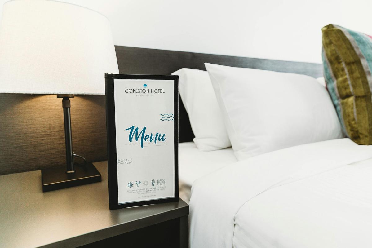 Coniston Hotel Wollongong - Queen Room (Petite)