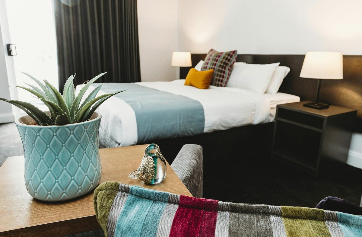 Coniston Hotel Wollongong - King Balcony Room